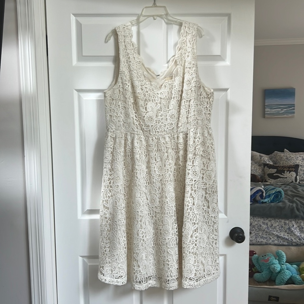 White lace strapless dress with pockets and scallop neckline